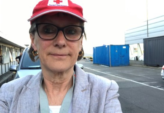 ”Når folk føler sig set og hørt, kan de begynde at slappe af. Det er ofte det første skridt mod at håndtere de svære følelser.” Udover Sri Lanka har Ea Suzanne Akasha blandt andet været udsendt til Myanmar efter cyklonen Nargis i 2008 og Haiti efter jordskælvet i 2010.