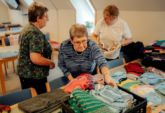 Nørklerne i Assens strikker til julehjælpen - året rundt.